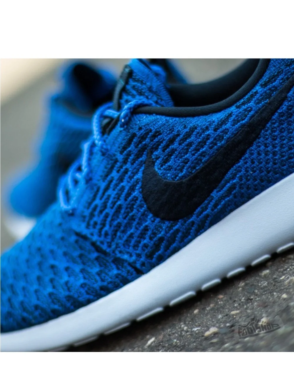 NIKE WOMENS ROSHE ONE FLYKNIT in BLUE Size: 7